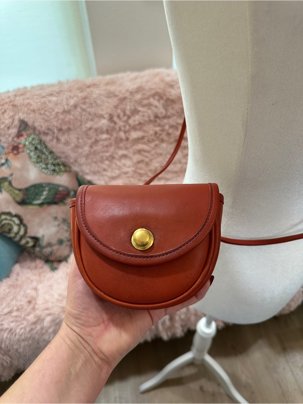Vintage Coach Orange Small Half Moon Crossbody Bag Gold Hardware Style K4G‑9826 - Picture 1 of 8